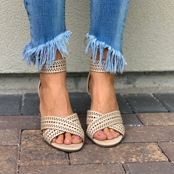 Distressed Cream Cut Out Details Wedge Sandal - Picture 4 of 8